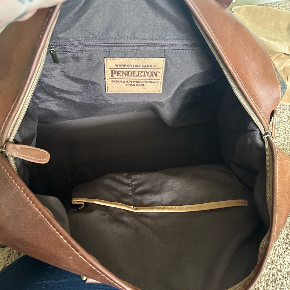 Pendleton Weekender Bag - Picture 6 of 8